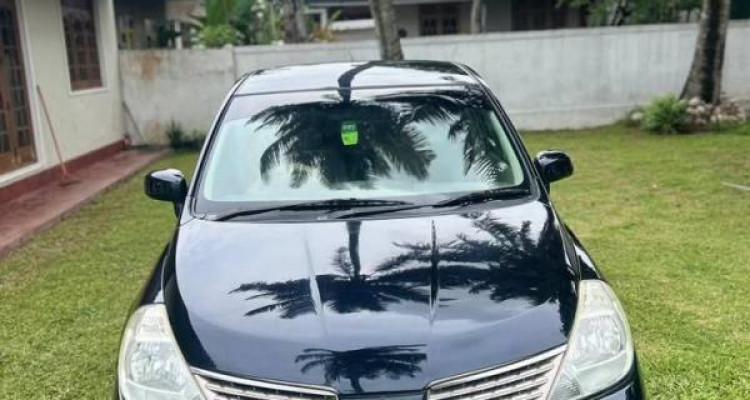 NISSAN TIIDA 2005