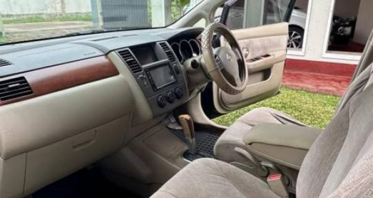 NISSAN TIIDA 2005