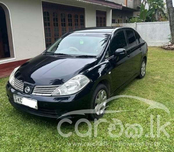 NISSAN TIIDA 2005