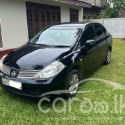 NISSAN TIIDA 2005