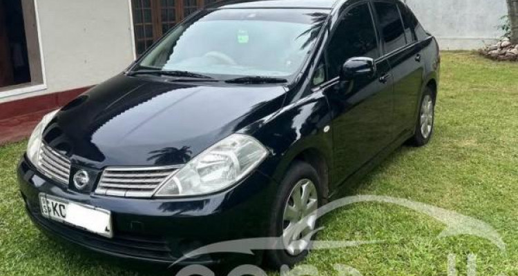 NISSAN TIIDA 2005