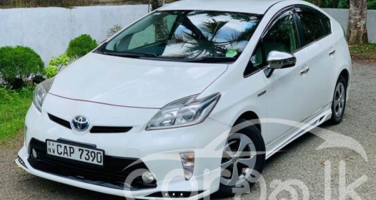 TOYOTA PRIUS 2014