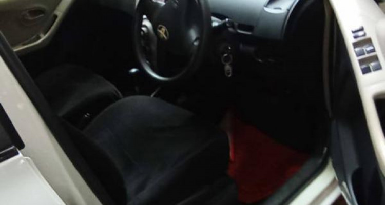 TOYOTA VITZ 2017