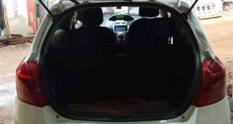 TOYOTA VITZ 2017