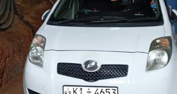 TOYOTA VITZ 2017