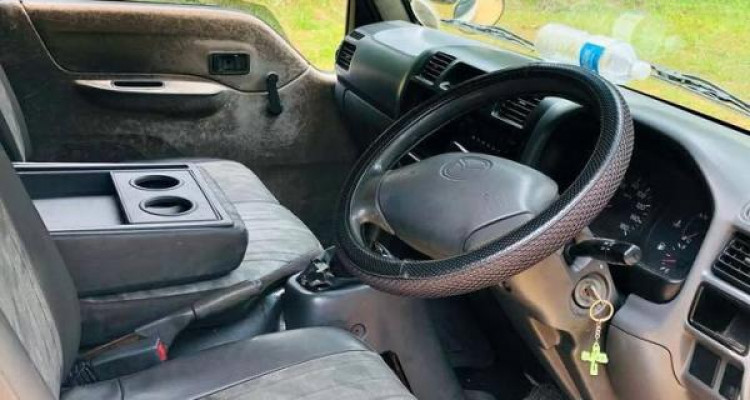 MAZDA BROWNY 2001