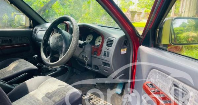 NISSAN D22 2008