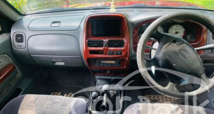 NISSAN D22 2008