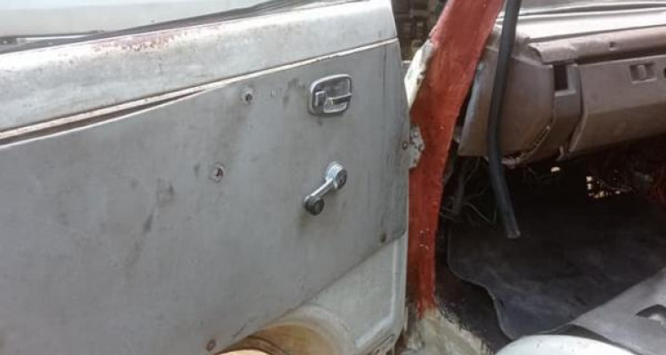NISSAN CARAVAN 1975