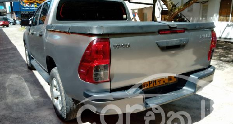 TOYOTA HILUX 2017