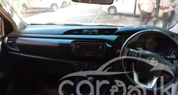 TOYOTA HILUX 2017