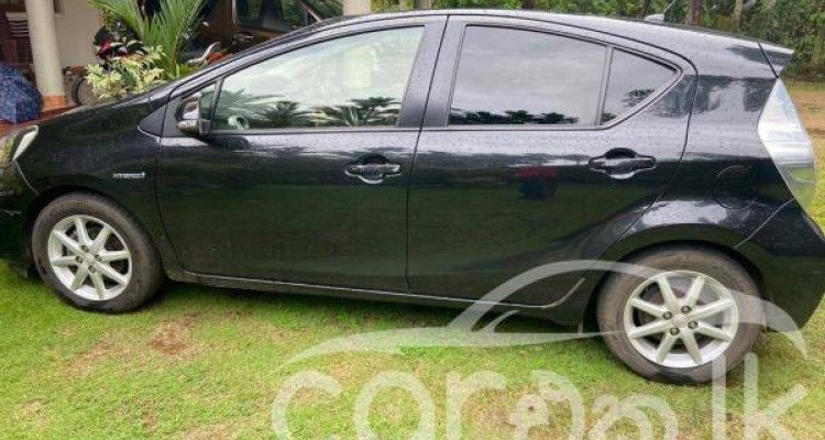 TOYOTA AQUA 2013