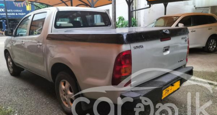 TOYOTA HILUX 2011