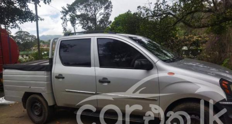 MAHINDRA GENIO 2013