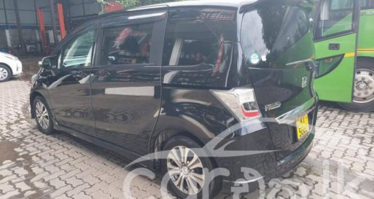 HONDA FREED 2011