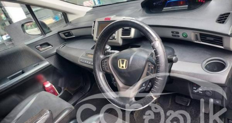 HONDA FREED 2011