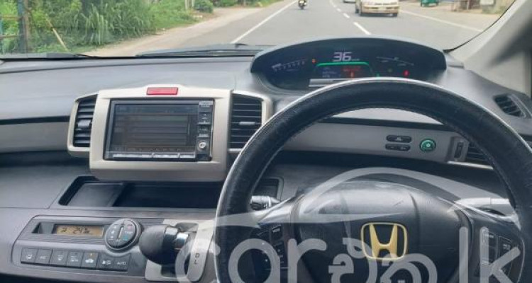 HONDA FREED 2011