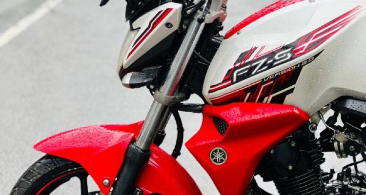 YAMAHA FZ V2 2015