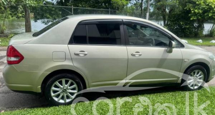 NISSAN TIIDA 2008