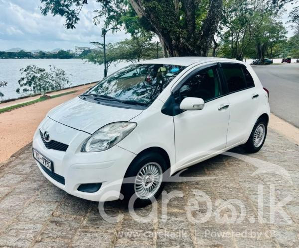 TOYOTA VITZ 2010