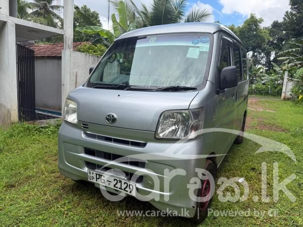 TOYOTA PIXIS 2012