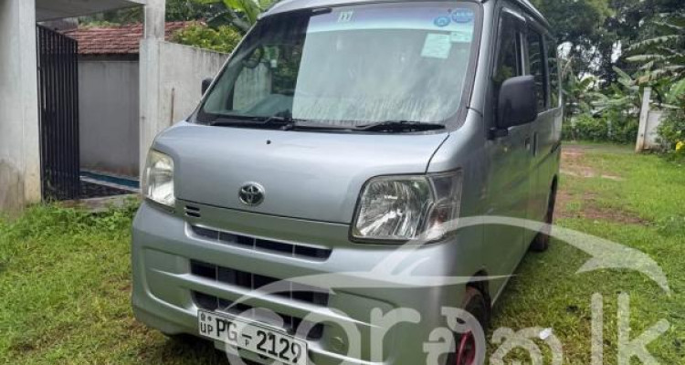 TOYOTA PIXIS 2012
