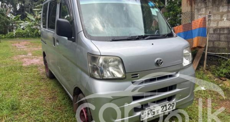 TOYOTA PIXIS 2012
