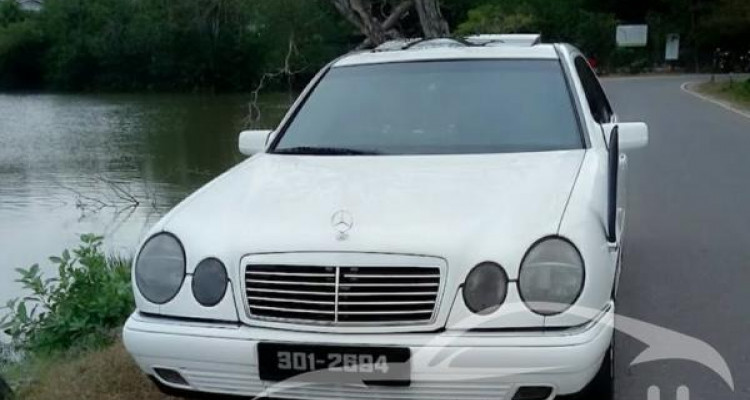 MERCEDES BENZ E200 1998