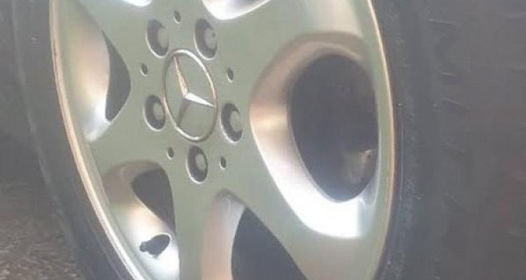 MERCEDES BENZ E200 1998