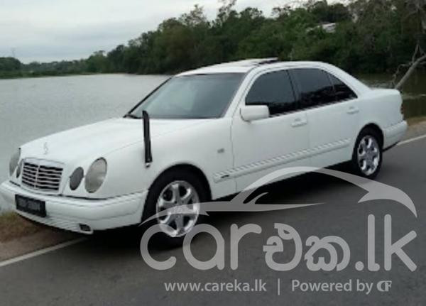 MERCEDES BENZ E200 1998