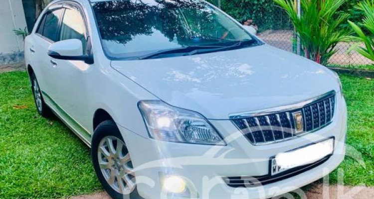TOYOTA PREMIO 2013