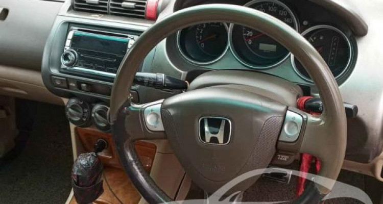 HONDA FIT ARIA 2005