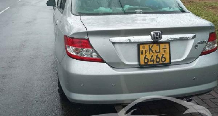 HONDA FIT ARIA 2005