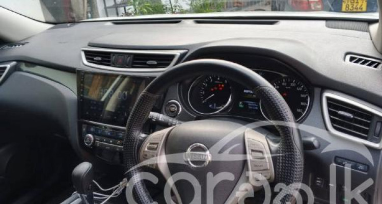 NISSAN X TRAIL 2015