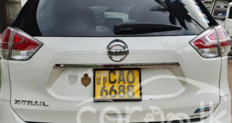 NISSAN X TRAIL 2015