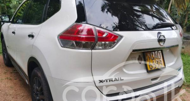 NISSAN X TRAIL 2015