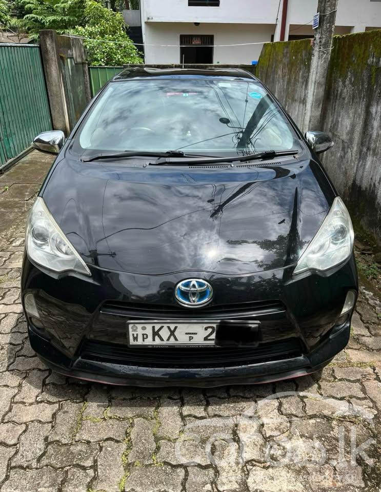 TOYOTA AQUA 2012