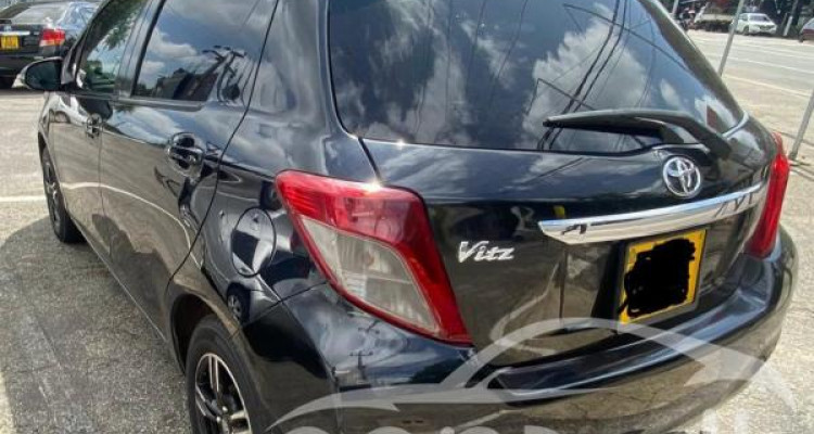 TOYOTA VITZ 2011