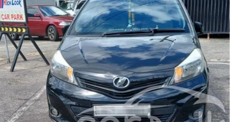 TOYOTA VITZ 2011