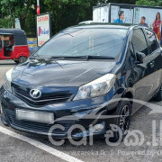 TOYOTA VITZ 2011