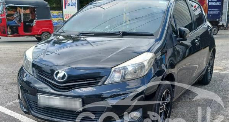 TOYOTA VITZ 2011