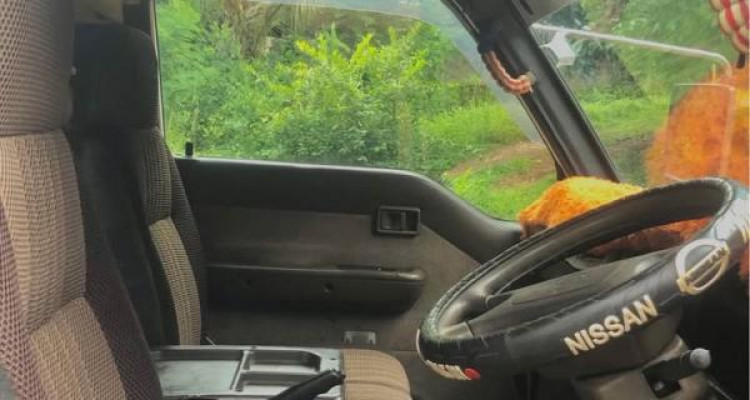NISSAN CARAVAN 1993