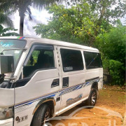 NISSAN CARAVAN 1993