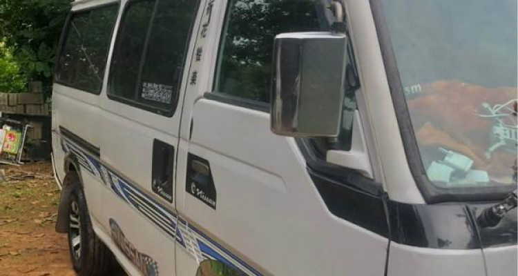 NISSAN CARAVAN 1993