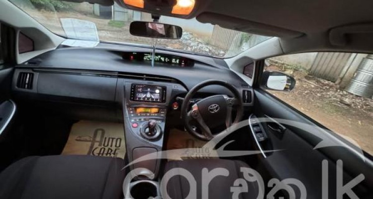 TOYOTA PRIUS 2012