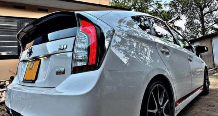 TOYOTA PRIUS 2012