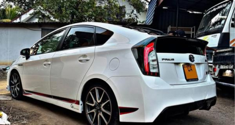 TOYOTA PRIUS 2012