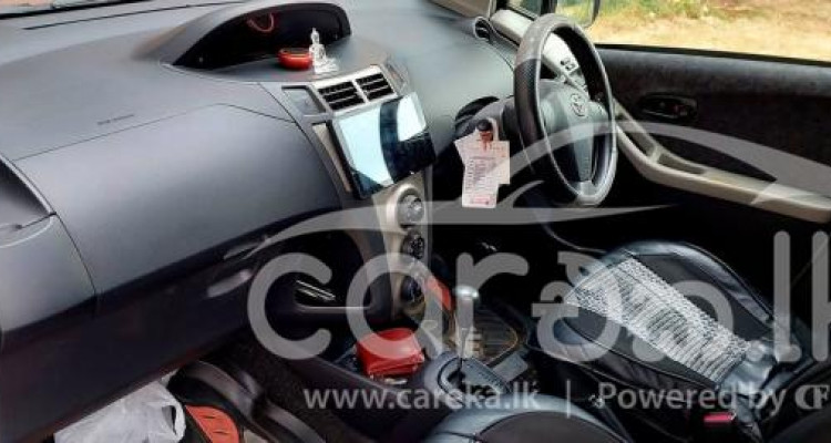 TOYOTA VITZ 2010