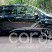TOYOTA VITZ 2010