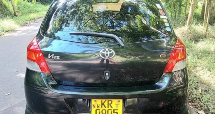 TOYOTA VITZ 2010
